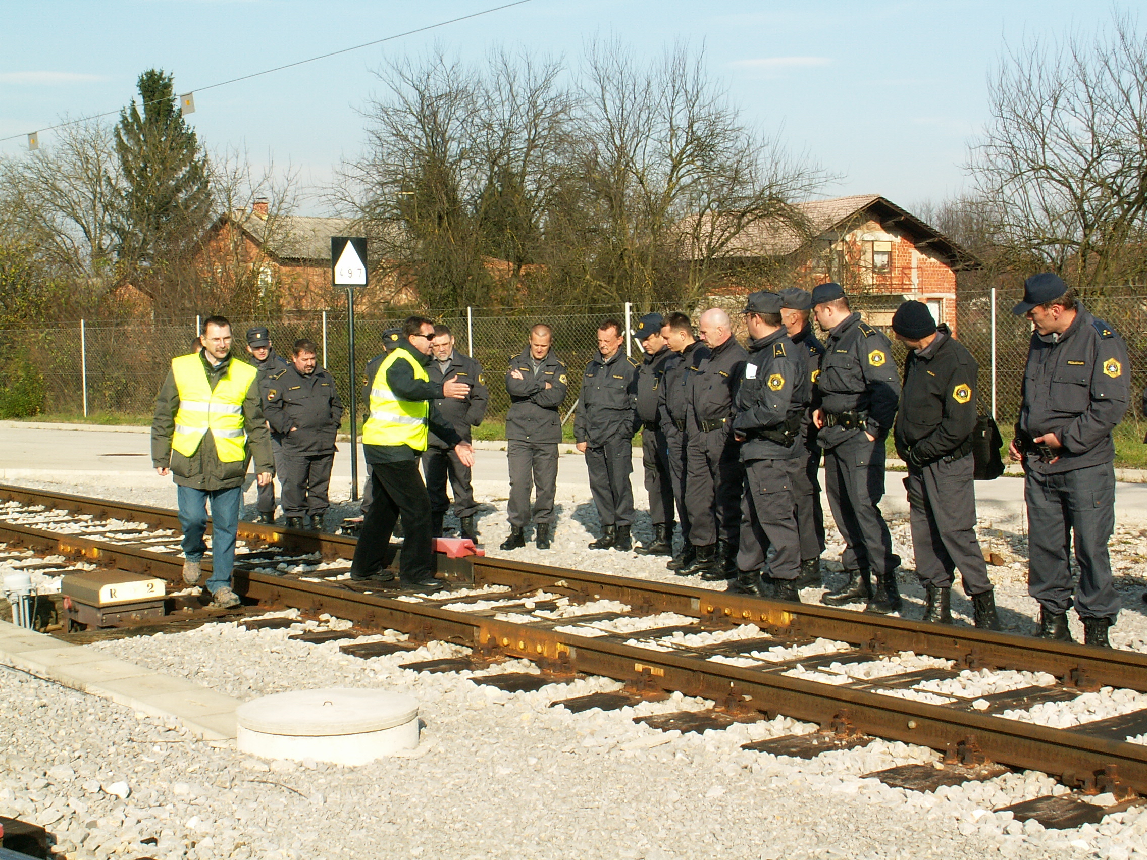 Police forces education on railway